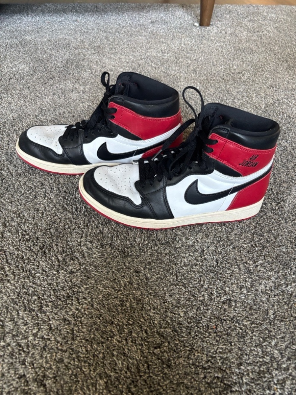 Jordan 1  Retro OG High-Top “Black Toe”